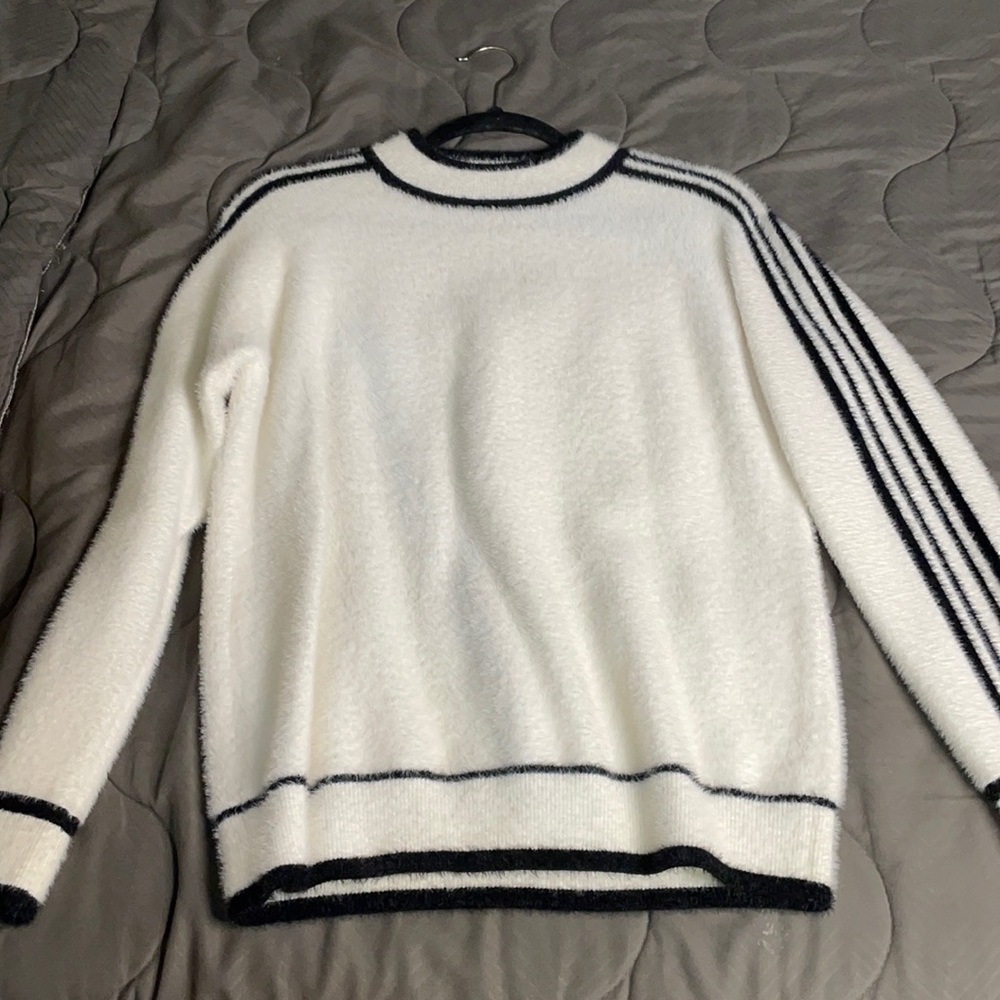 Nylon fuzzy sweater